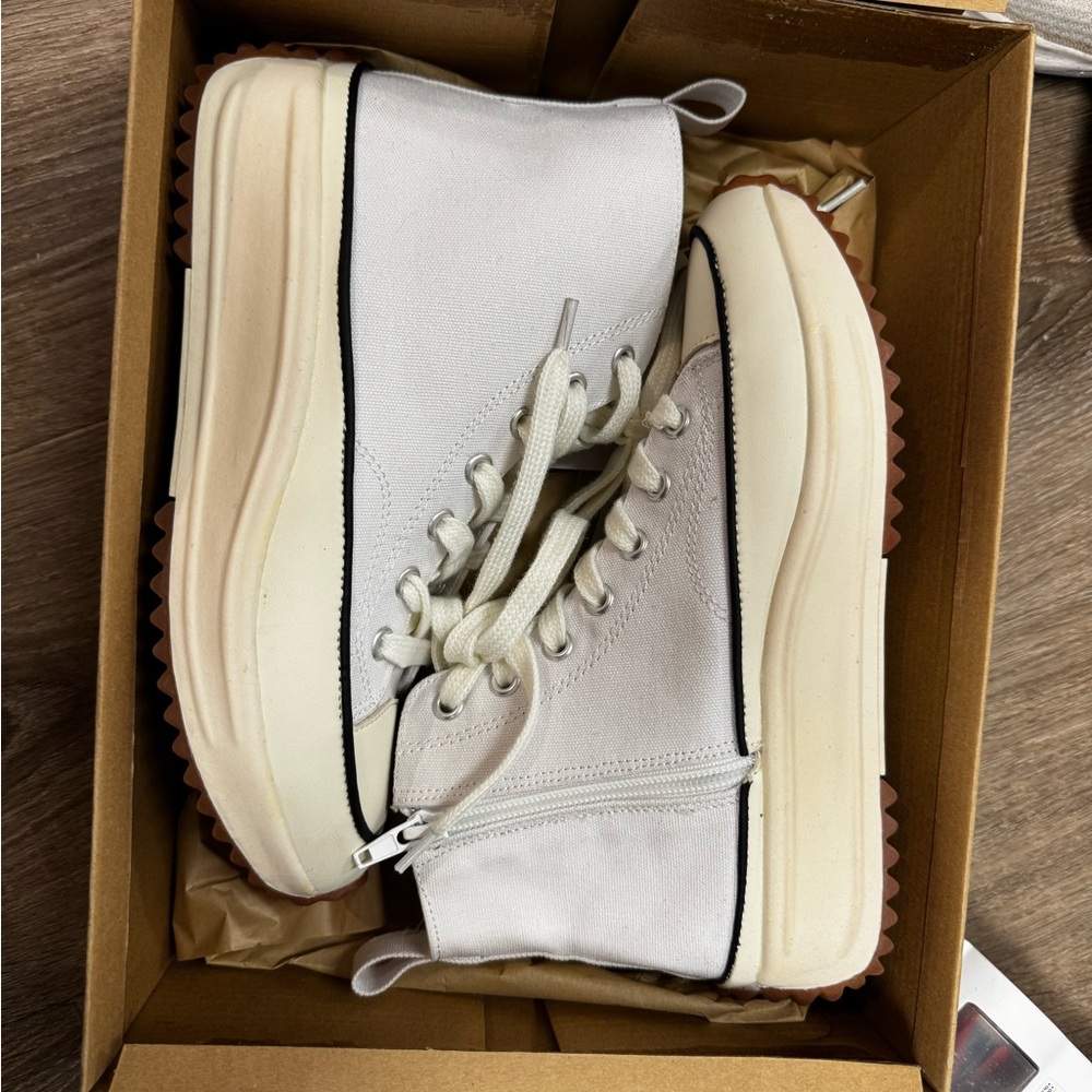 Mi.iM White Sneakers with Brown Soles